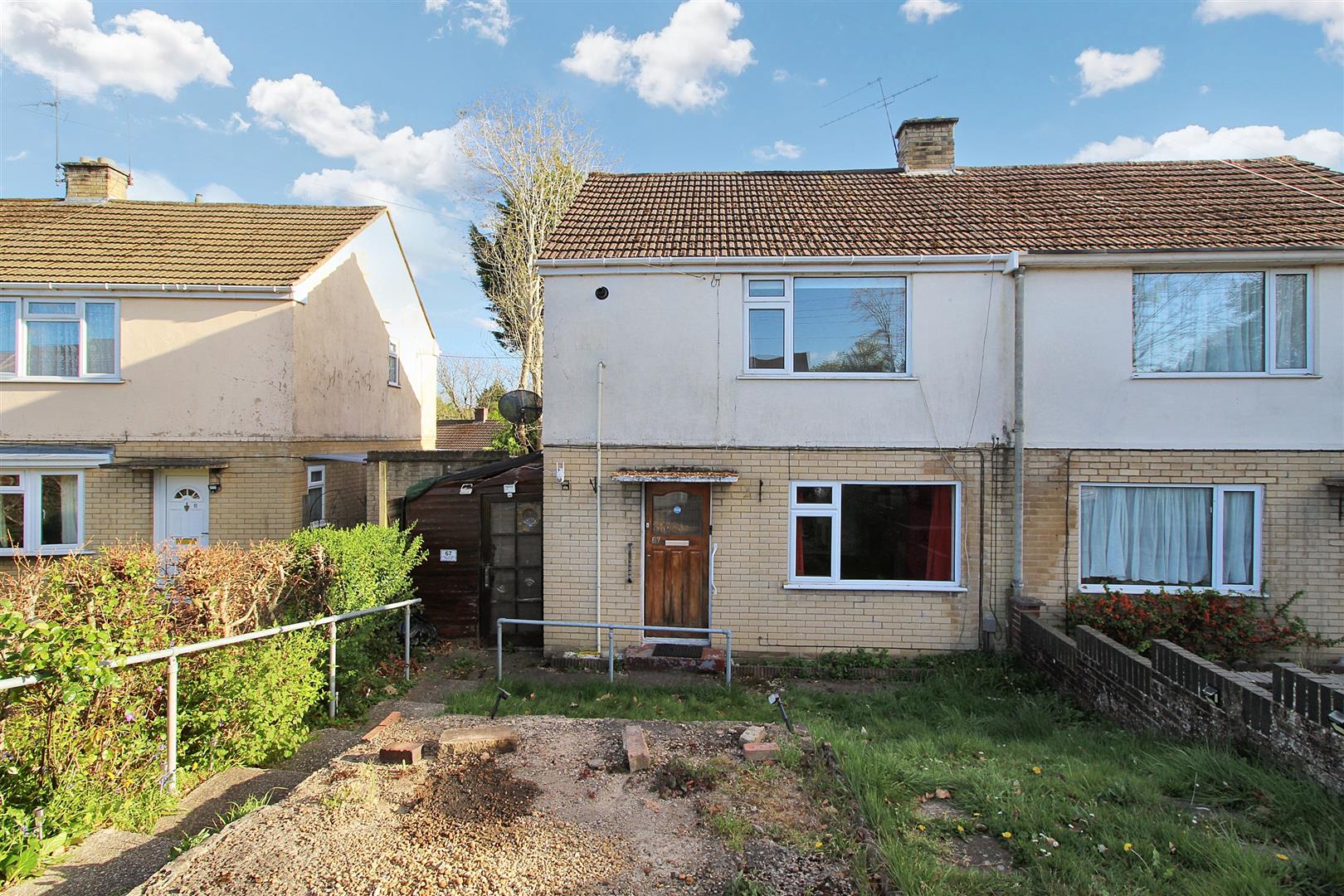 2 bed property in Tern Close, Reading